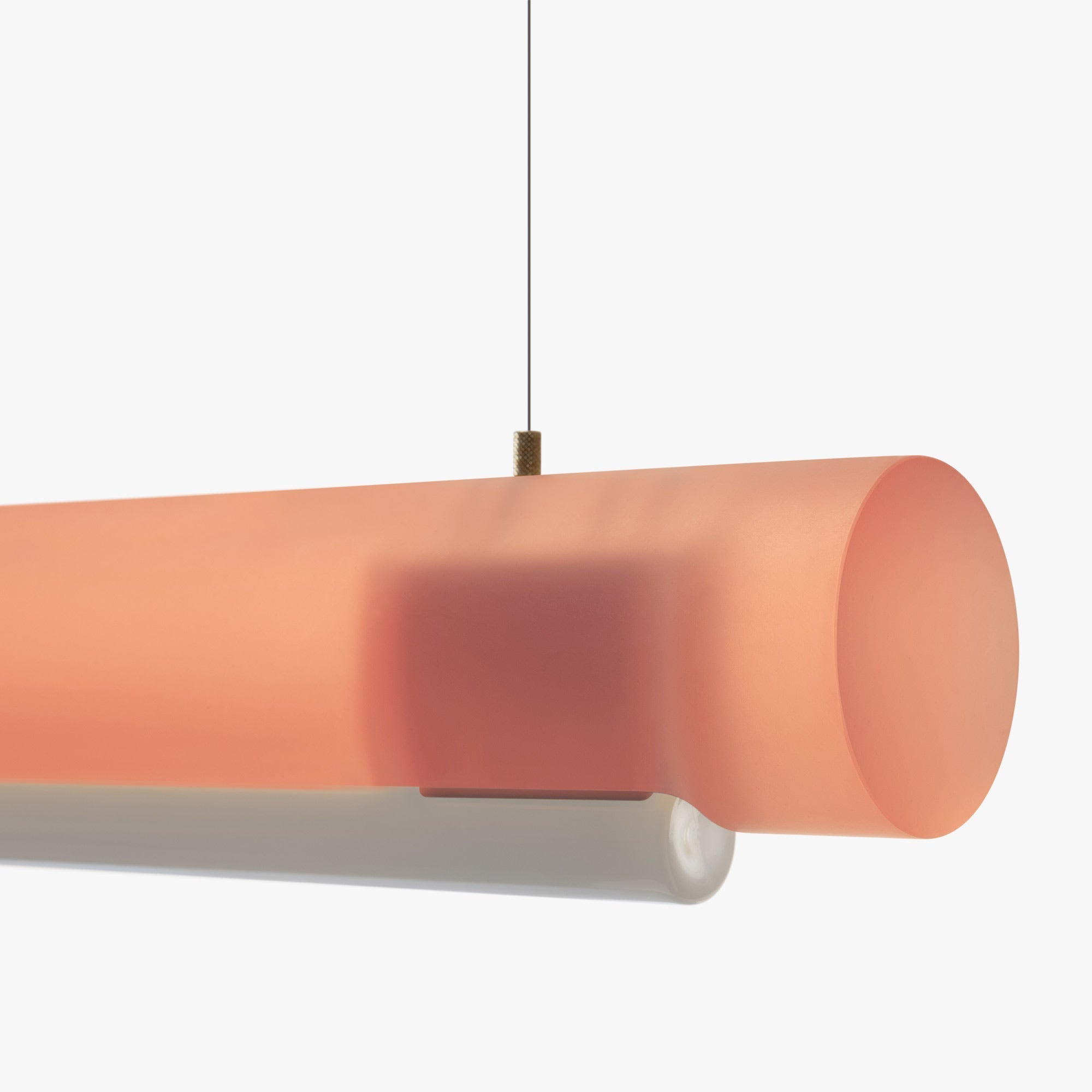 Suspension linéaire LED en acrylique teinté