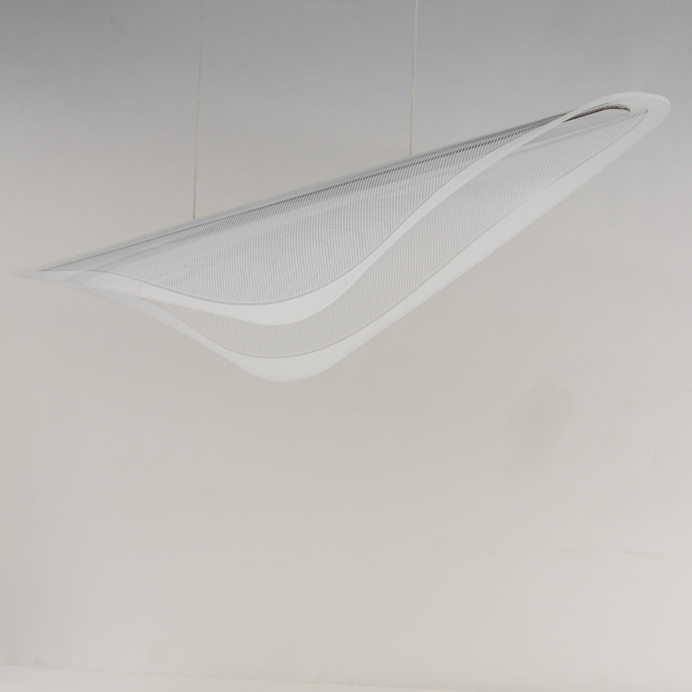 Suspension linéaire LED inspirée de la raie manta en acrylique plié