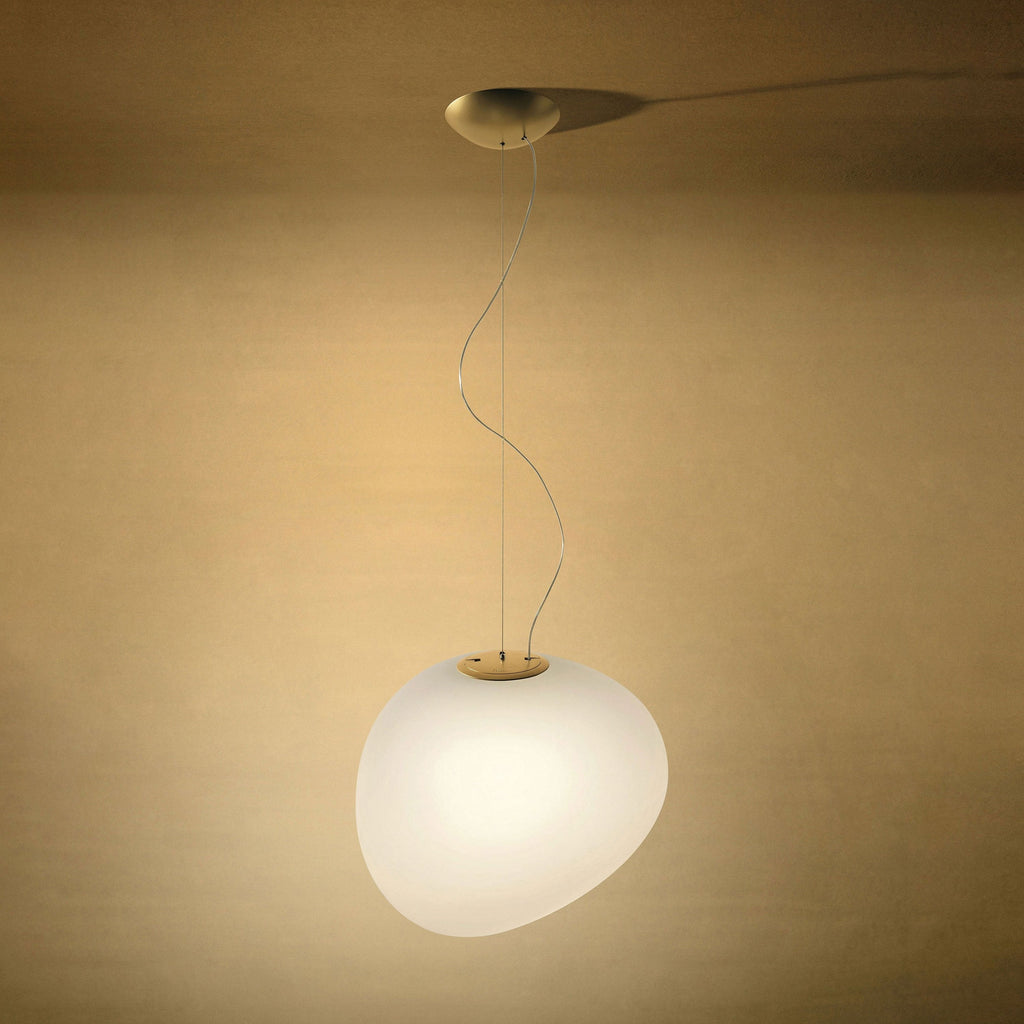 Suspension contemporaine abstraite en verre satiné soufflé