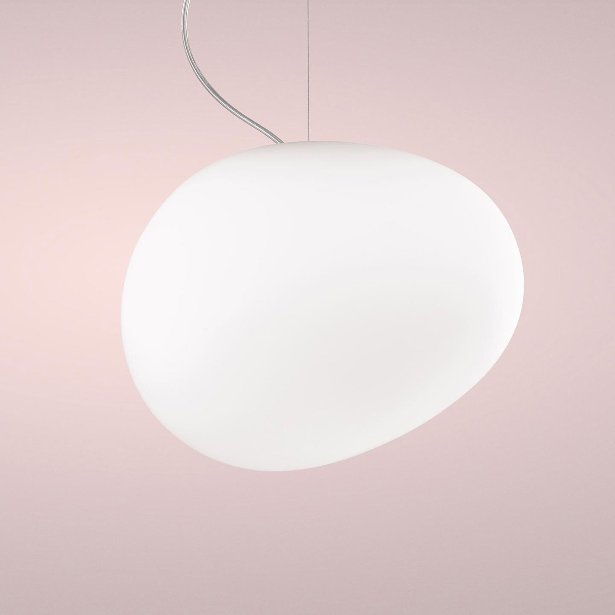 Suspension contemporaine abstraite en verre satiné soufflé