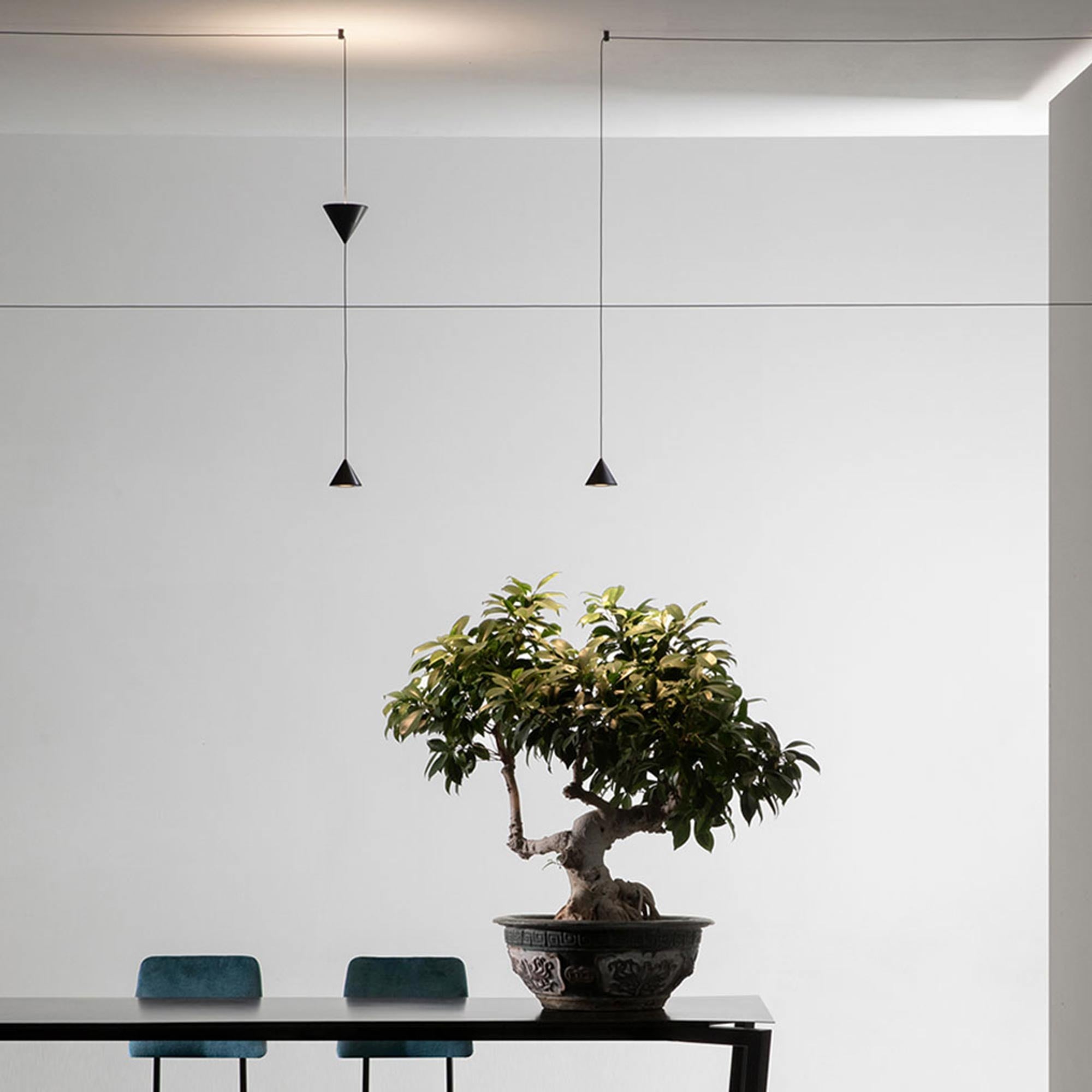 Lampadaire LED dimmable à abat-jour conique en aluminium
