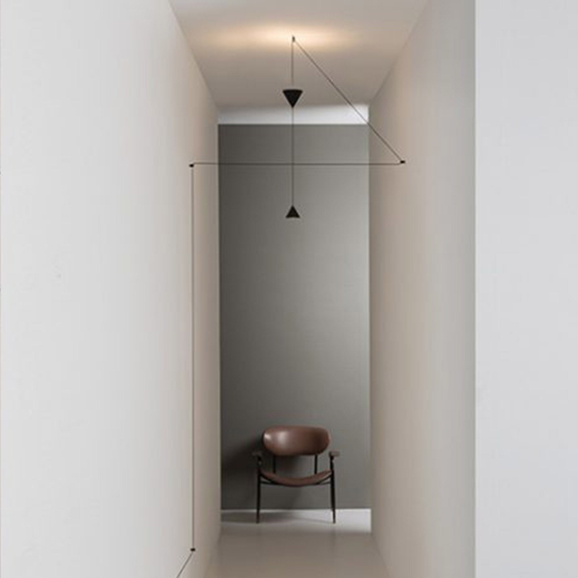 Lampadaire LED dimmable à abat-jour conique en aluminium