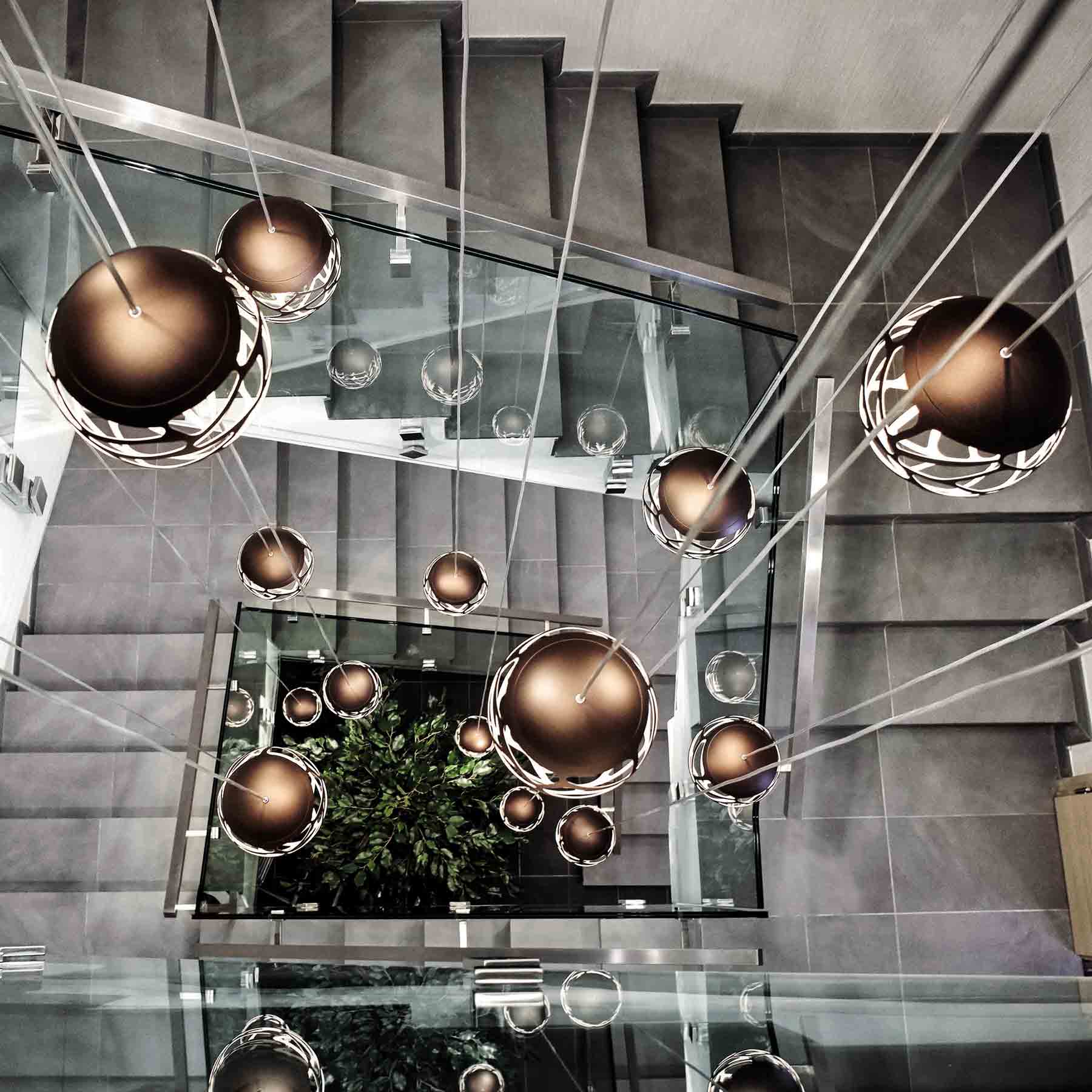 Suspension LED boule de verre en métal découpé au laser
