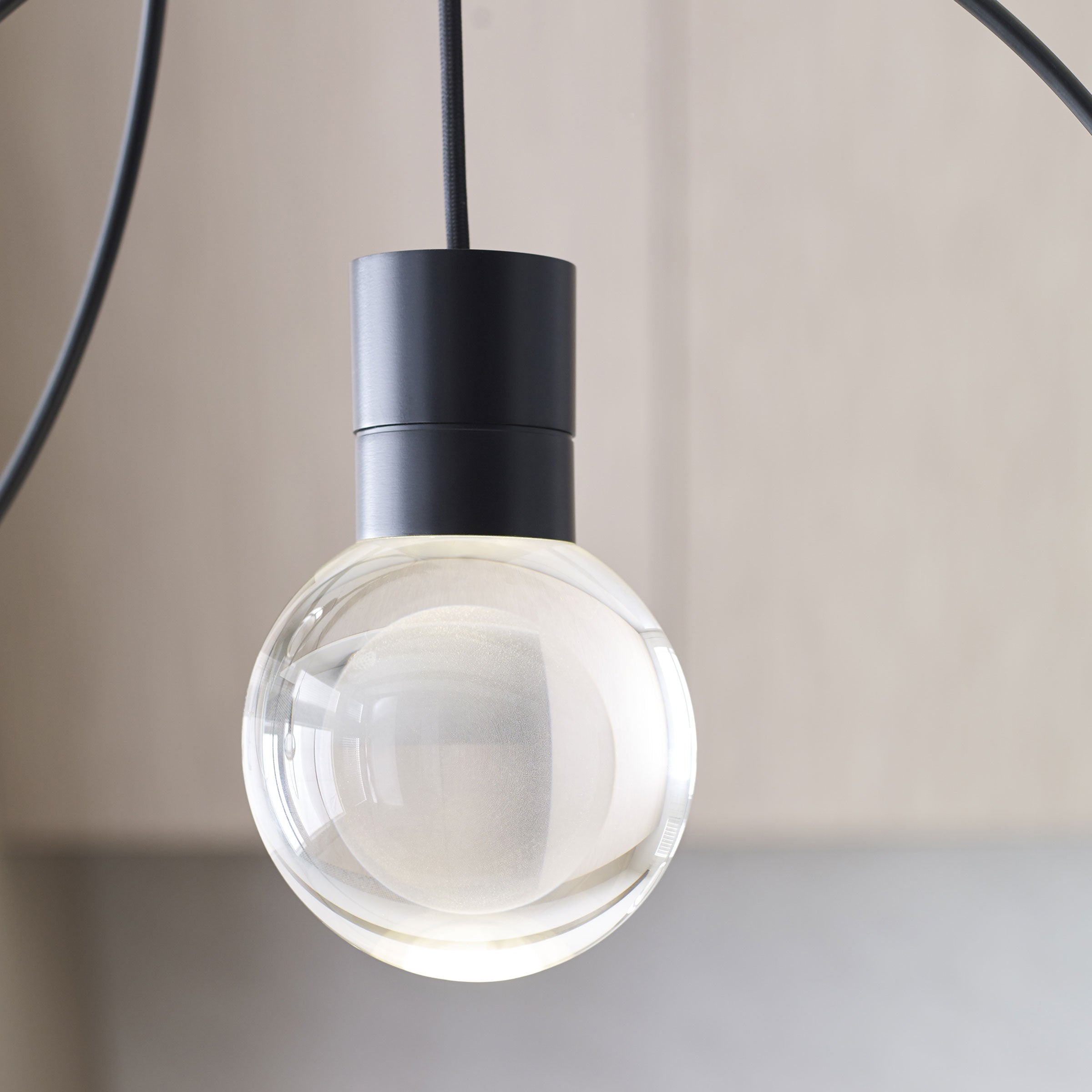 Suspension LED globe en cristal optique gravé au laser