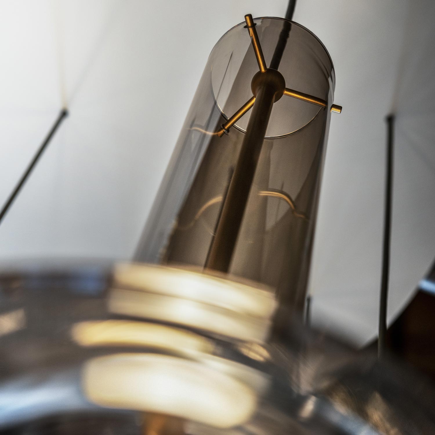 Suspension LED en tige de verre luminescente