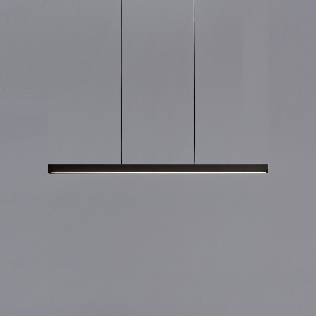 Suspension LED minimaliste linéaire en aluminium et bois.