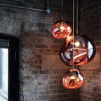 Suspension mini-LED Molten Orb en polycarbonate et verre